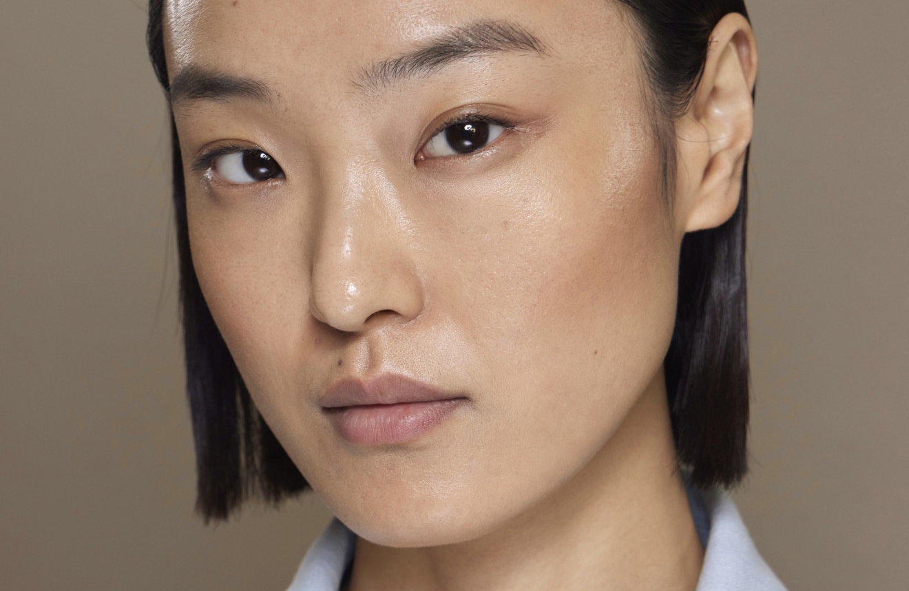 Make-up: professional tip for neutralizing shine - Elle